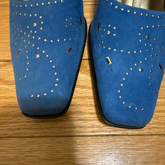 J.Renee Elegant Blue Heels with Cutout Design - Picture 6 of 9